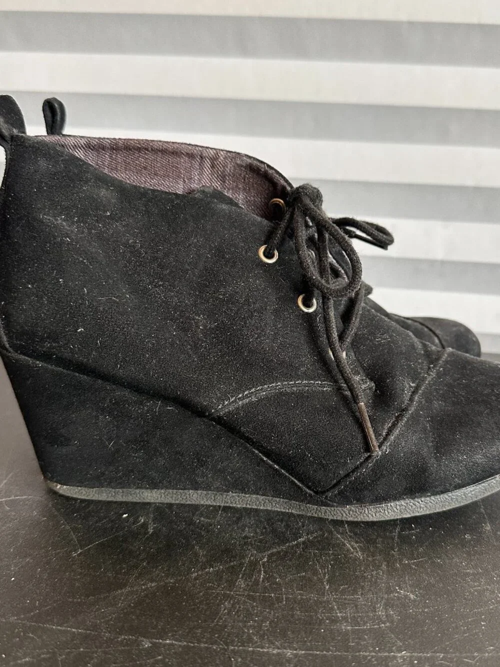 Attention Women’s Black Faux Suede Wedge Lace-Up Shoes Sz 9 – Chic Ankle Bootie